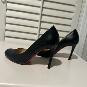 christian louboutin décolleté black heels | size thirty-eight